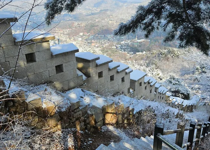 Seochon Secret Cave House *