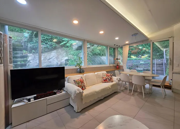 Seochon Secret Cave House *