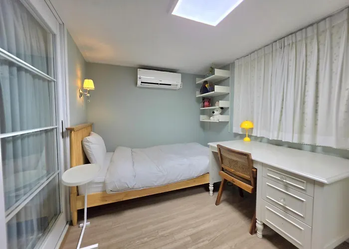 Seochon Secret Cave House *