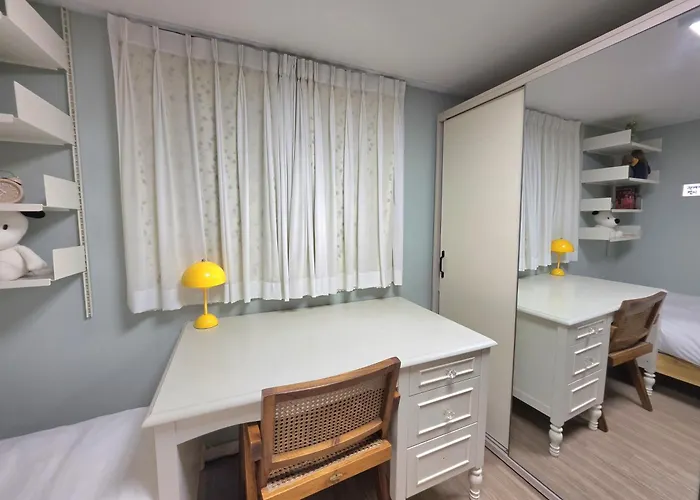 Seochon Secret Cave House *